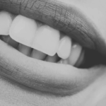 Apaiser la mâchoire et mieux dormir : le CBD à l’étude pour le bruxisme