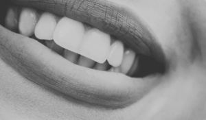 Apaiser la mâchoire et mieux dormir : le CBD à l’étude pour le bruxisme