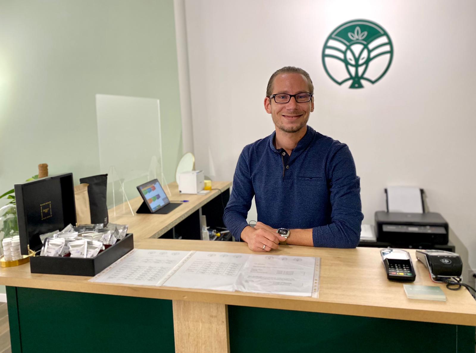 Anthony, franchisé depuis mars 2021. Il dirige la boutique Green Owl Grenoble.